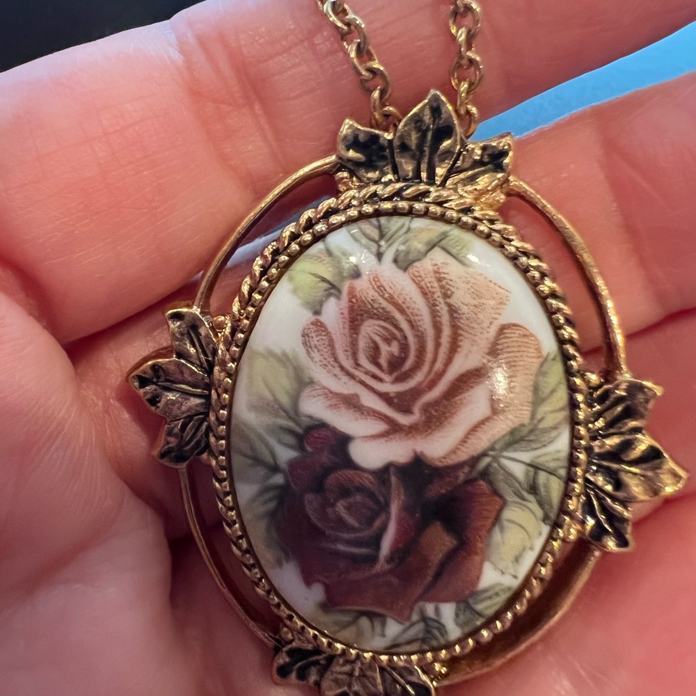 Sarah Coventry Rose Necklace